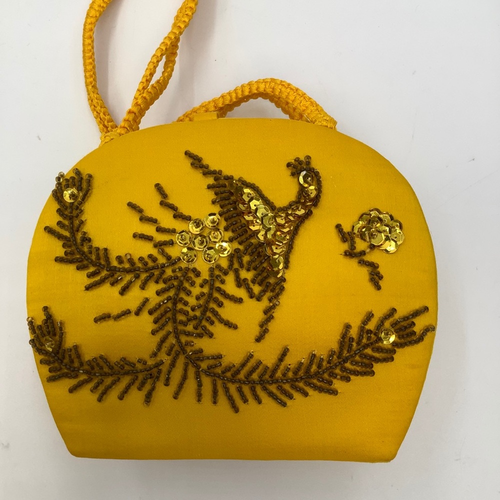 Vintage Yellow Gold Silk Clutch Purse - Picture 4 of 12